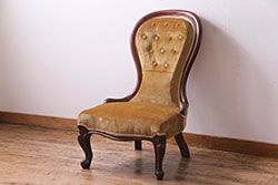 アンティーク家具　イギリスアンティーク　マホガニー材　優雅なシルエットが魅力のナーシングチェア(イス、椅子)