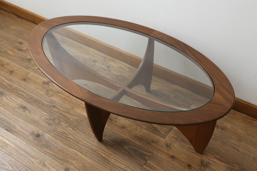 イギリスビンテージ　G-PLAN(ジープラン)　チーク材　ガラストップのおしゃれなコーヒーテーブル(センターテーブル、ローテーブル、オーバルテーブル、英国、北欧、ヴィンテージ)(R-071188)