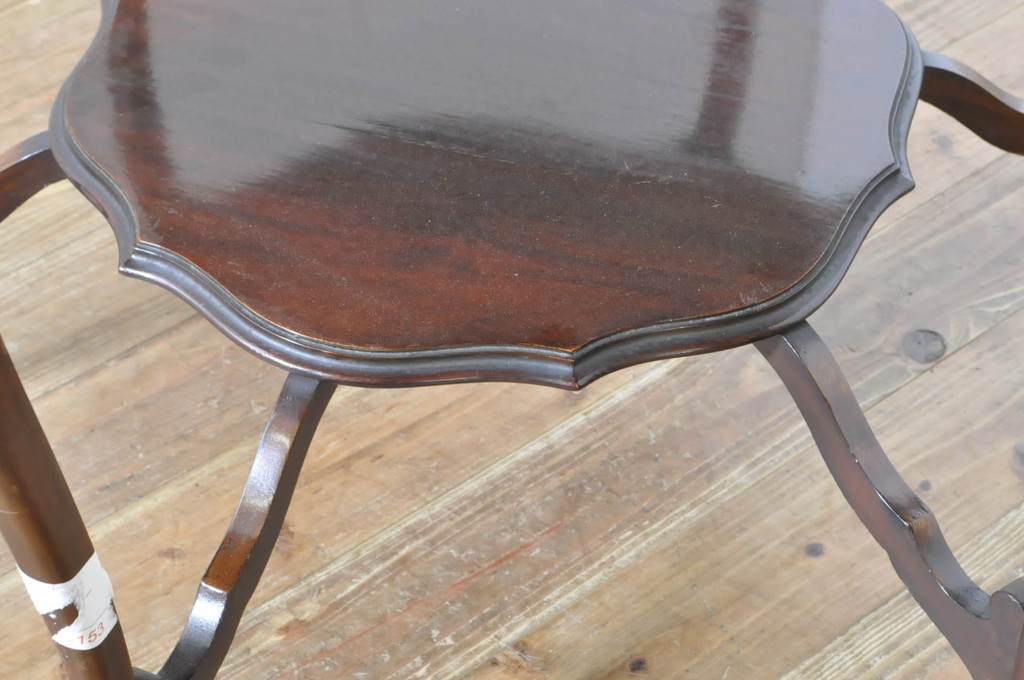 イギリスアンティーク　ウォールナット材　クラシカルな空間を演出する大振りなオケージョナルテーブル(カフェテーブル、コーヒーテーブル、英国)(R-065771)