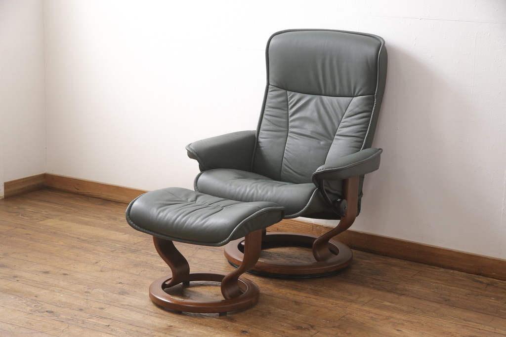 中古　美品　EKORNES(エコーネス)　本革　高級感ある佇まいが魅力的なストレスレスチェア+オットマンのセット(リクライニングチェア、アームチェア、一人掛けソファ)(R-054615)