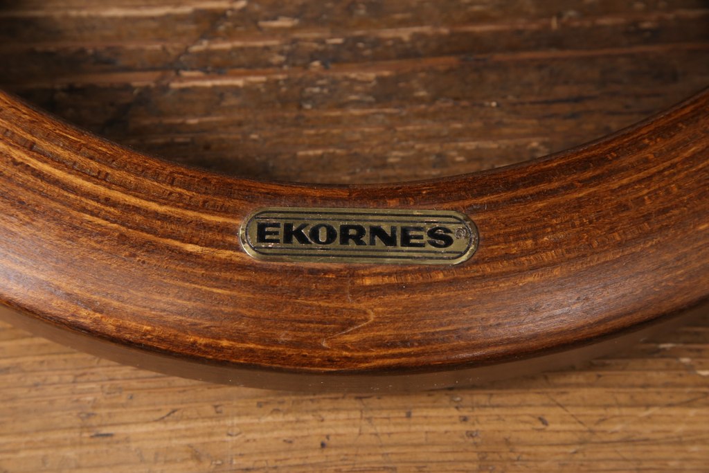 中古　美品　EKORNES(エコーネス)　本革　高級感ある佇まいが魅力的なストレスレスチェア+オットマンのセット(リクライニングチェア、アームチェア、一人掛けソファ)(R-054615)