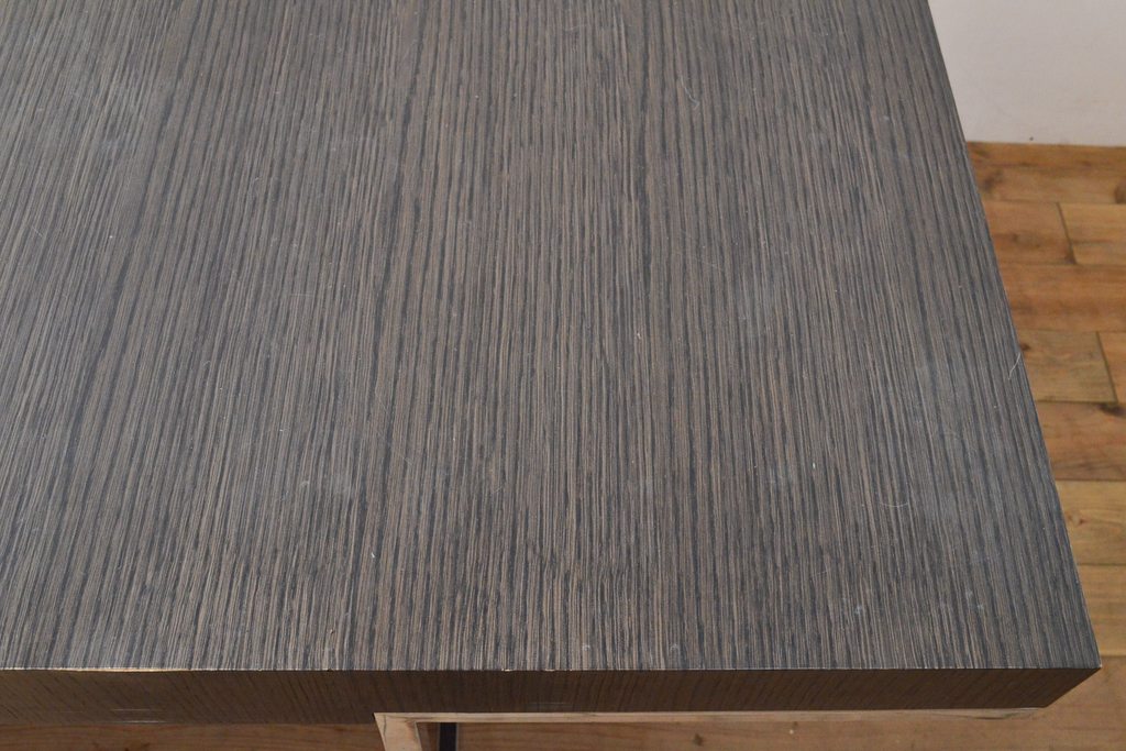 中古　美品　B&B　イタリア　Paolo Piva(パオロ・ピーヴァ)　ATHOS(アトス)　 スタイリッシュなデザインの逸品! ダイニングテーブル(4人掛け、4P、作業台)(定価約100万円)(R-055538)