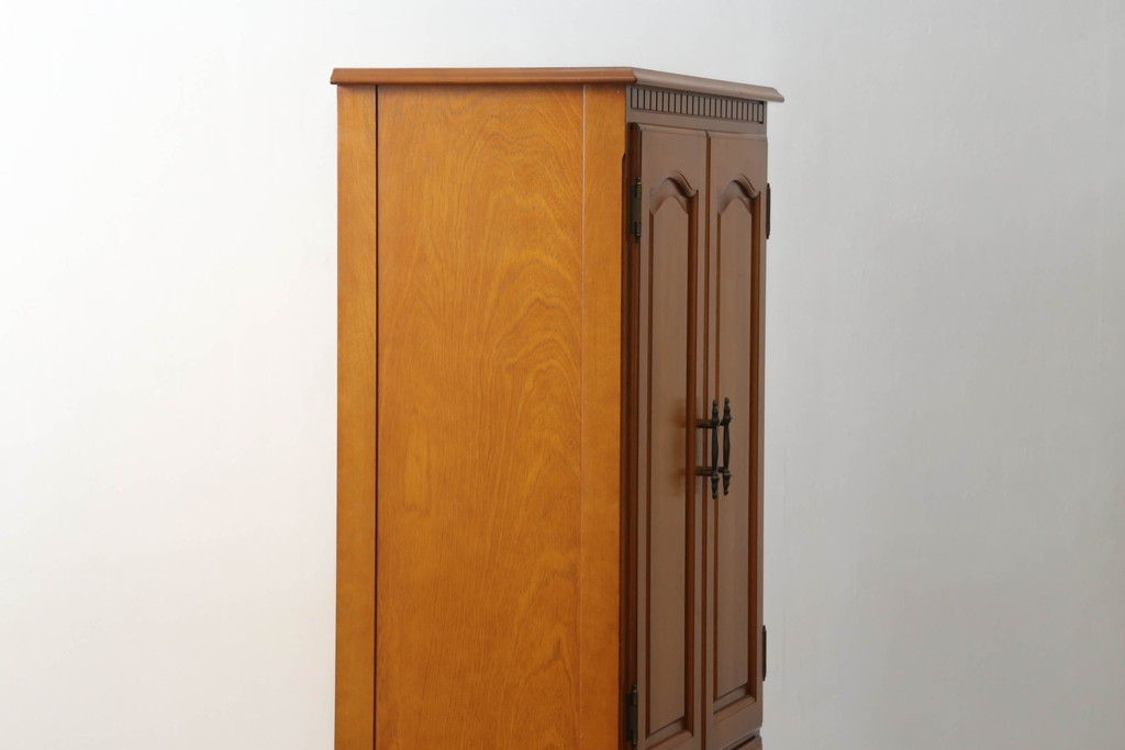 中古　美品　横浜ダニエル(daniel)　モダンでシンプルな家具のようなデザインの仏壇(厨子)(R-073979)