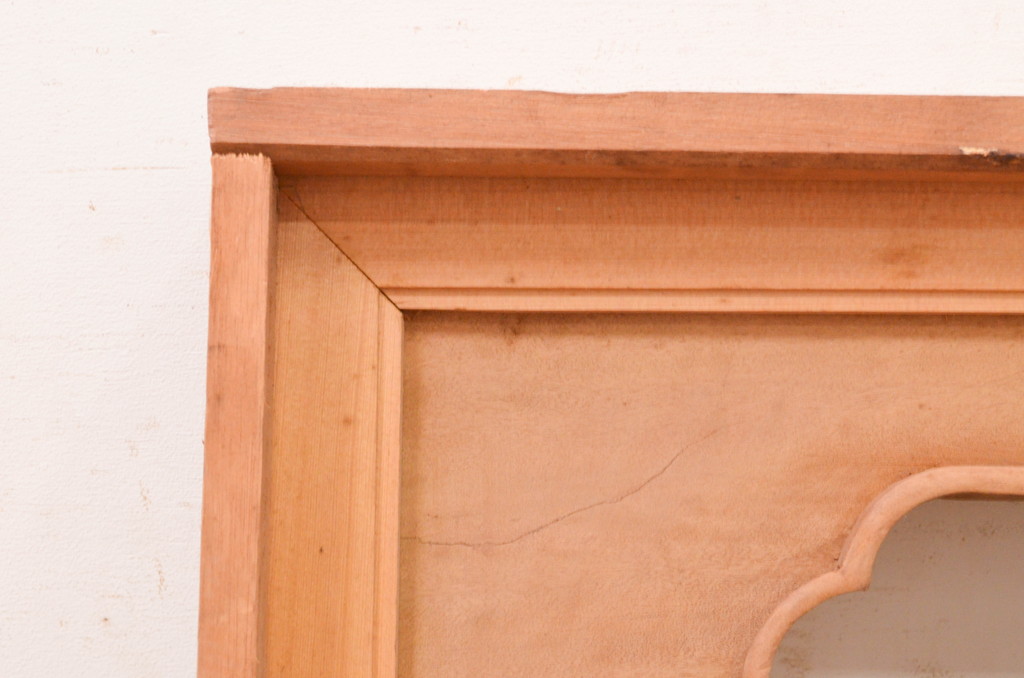 アンティーク建具　井波彫刻　　栄一作　繊細な松と鶴のデザインが目を惹く両面彫刻欄間1枚(明かり取り、明り取り)(R-072151)