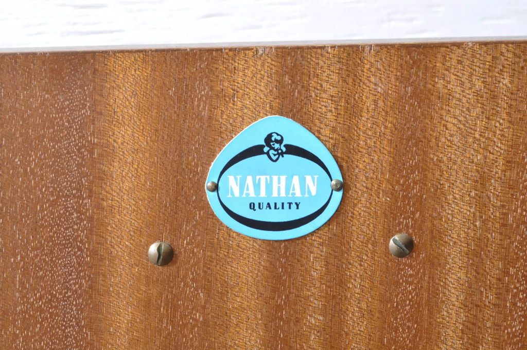 イギリスビンテージ　nathan(ネイサン)社　希少モデル!　チーク材　スタイリッシュなサイドボード(サイドキャビネット、収納棚、戸棚、引き出し、北欧、ヴィンテージ、英国)(R-065849)