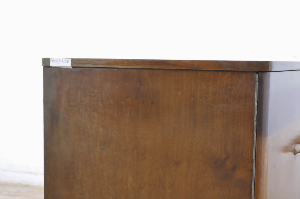 イギリスビンテージ　STONEHILL(ストーンヒル)　バイカラーの色使いがアクセントのサイドボード(サイドキャビネット、リビングボード、収納棚、戸棚、引き出し、ヴィンテージ、英国)(R-065850)
