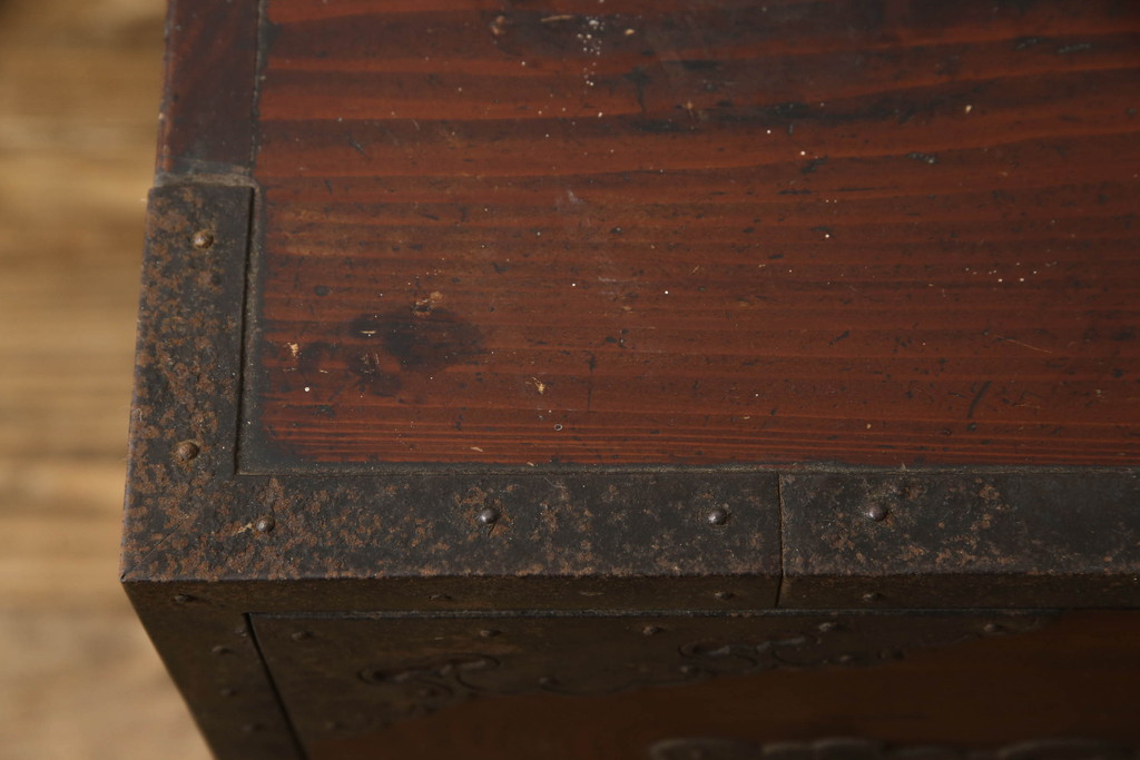 和製アンティーク　美品　前面欅(ケヤキ)　金具の立派な佐渡箪笥ローボード(小木箪笥、和たんす、時代箪笥、収納箪笥、引き出し、整理箪笥)(R-065736)