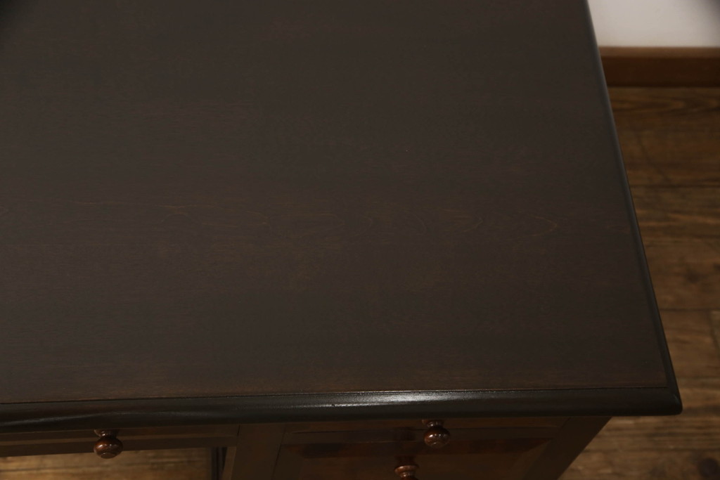 中古　美品　松本民芸家具　T型片袖机　美しい木目とクラシカルな佇まいが魅力的なデスク(机、ワークデスク、在宅用、在宅ワーク用)(定価約42万円)(R-064188)