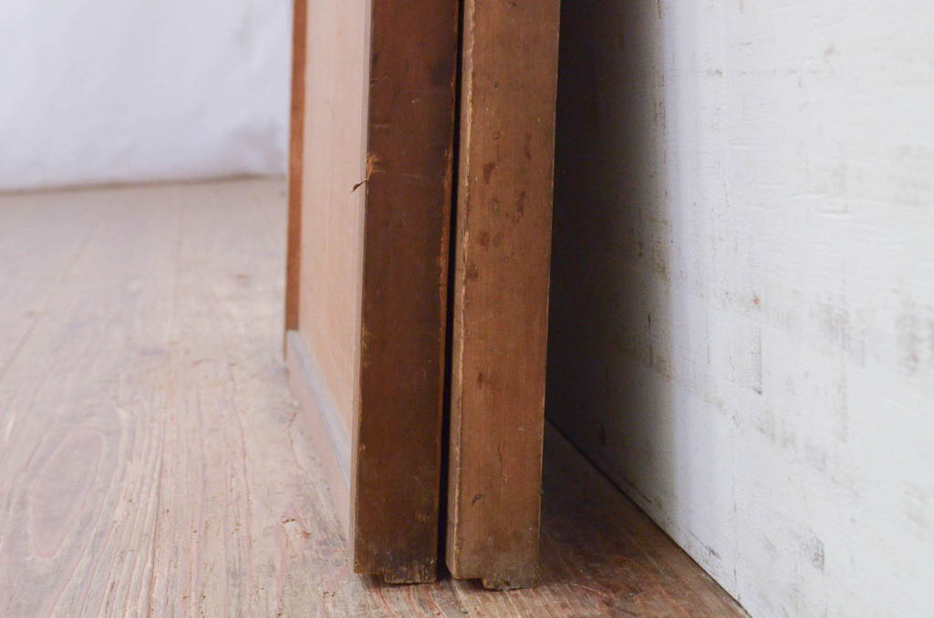 アンティーク建具　杉材　柾目が美しい!落ち着いた和の空間を演出する横浅入り板戸窓2枚セット(引き戸)(R-071962)