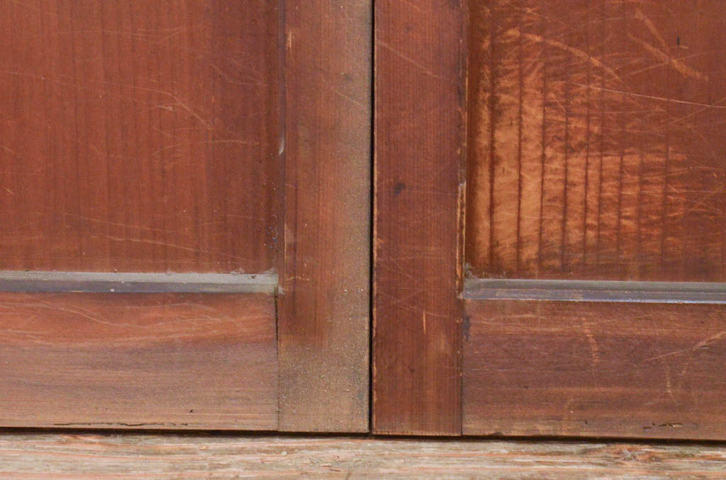 アンティーク建具　杉材　柾目が美しい!落ち着いた和の空間を演出する横浅入り板戸窓2枚セット(引き戸)(R-071963)