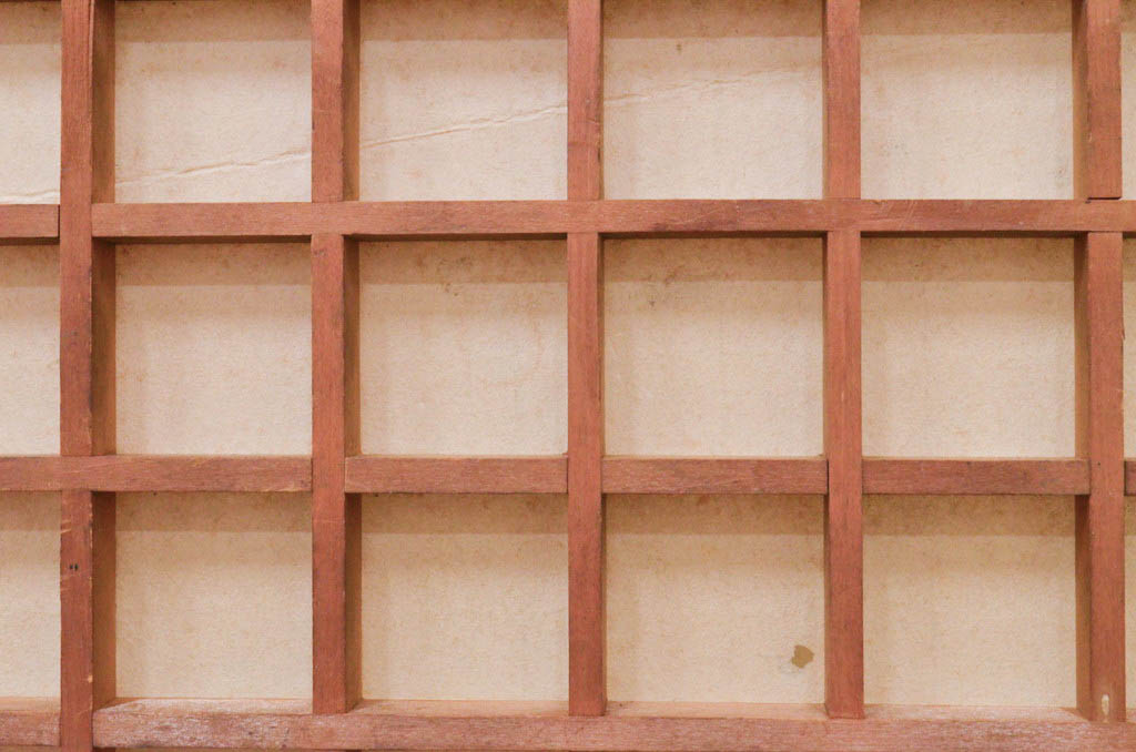 アンティーク建具　和の雰囲気を高めるマス目(升目)格子障子窓2枚セット(引き戸、格子戸、障子戸)(R-071964)