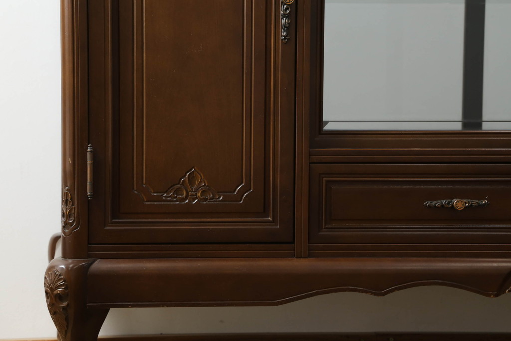 中古　美品　国会議事堂納品の高級家具メーカー　徳田家具　上品な佇まいで存在感のあるサイドボード(サイドキャビネット、収納棚、戸棚、飾り棚、食器棚)(R-073975)