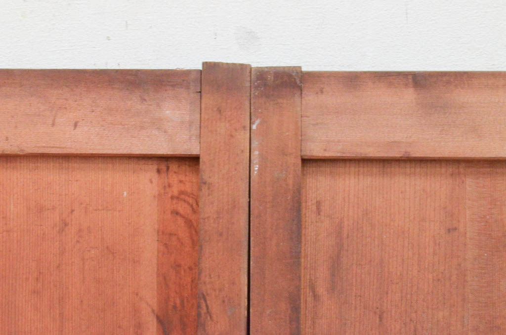 アンティーク建具　杉材　美しい柾目が魅力の格子入り板戸窓2枚セット(引き戸)(R-071966)