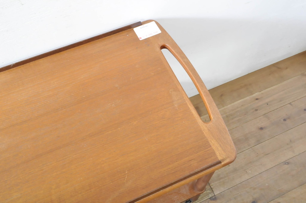 イギリスビンテージ　チーク材　シンプルなデザインがお部屋に馴染みやすいキャスターワゴン(トロリー、ワゴンテーブル、キッチンワゴン、キッチンラック、英国、ヴィンテージ)(R-065830)