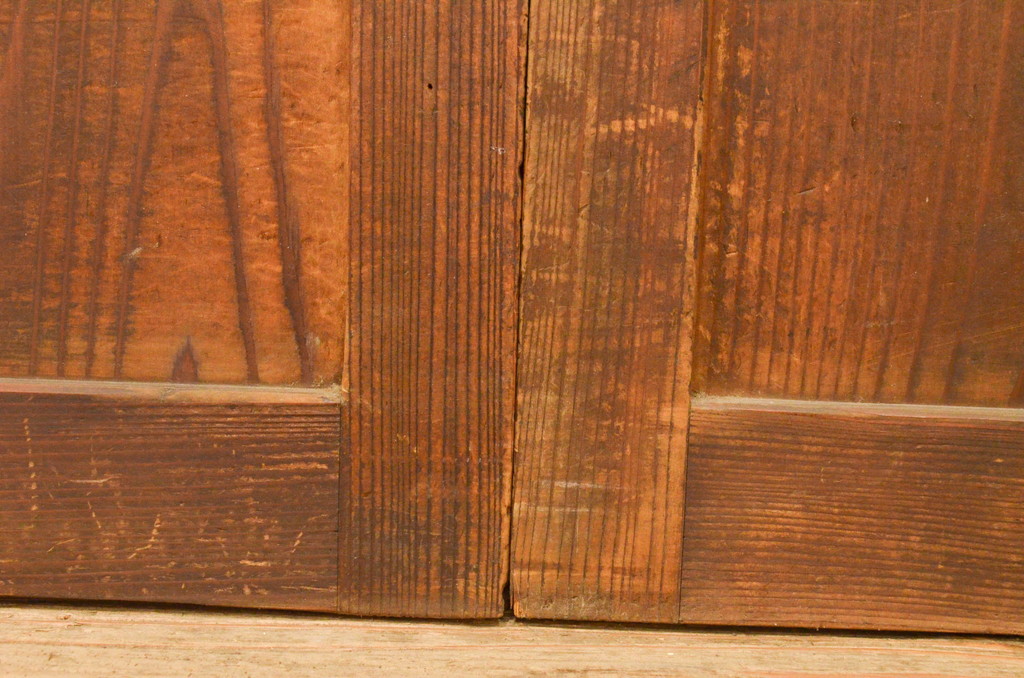 アンティーク建具　杉(スギ)材　どこか懐かしい雰囲気漂う板戸窓2枚セット(引き戸)(R-072122)