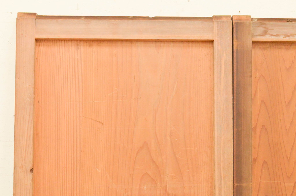 アンティーク建具　杉(スギ)材　どこか懐かしい雰囲気漂う板戸窓2枚セット(引き戸)(R-072122)