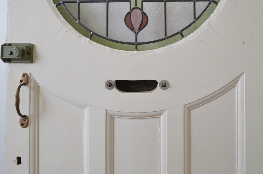 イギリスアンティーク!　ペイント仕上げ限定!　丸いステンドグラス入りのシンプルなペイントドア1枚(英国、玄関ドア、玄関扉、建具)(R-064966)