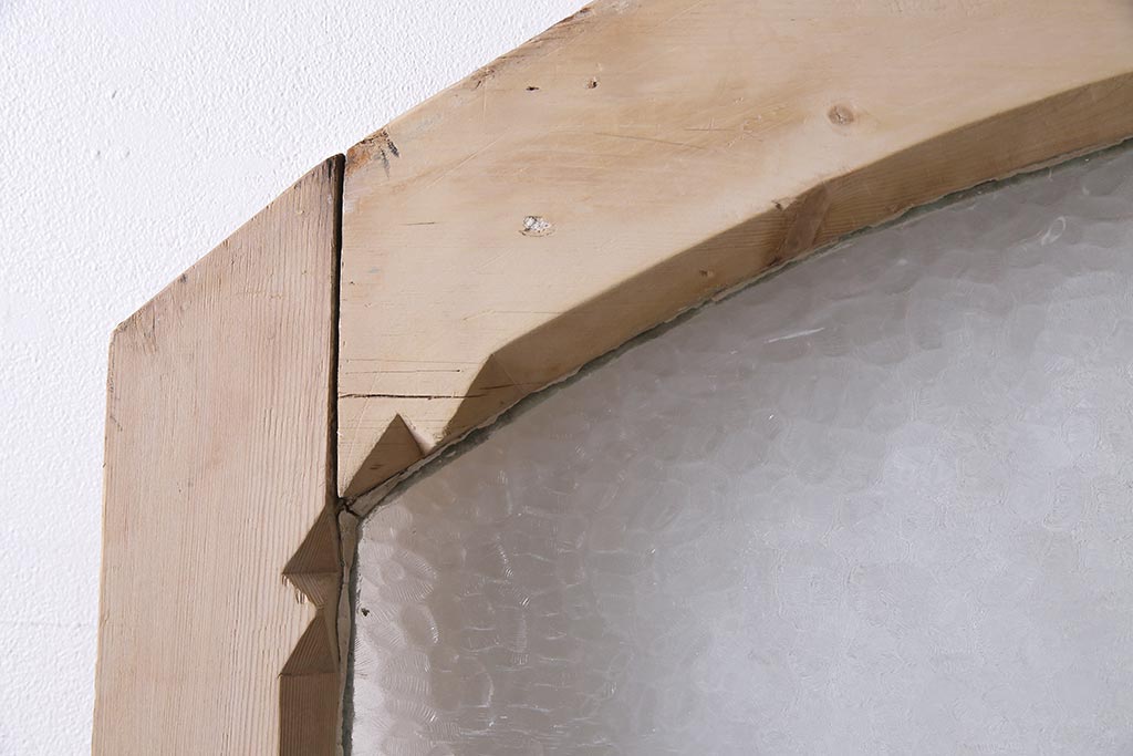 アンティーク建具　フランスアンティーク　パイン材　レトロガラス入り　アーチ型のフォルムがおしゃれな木製ドア(木製扉、ガラス扉)(R-044597)