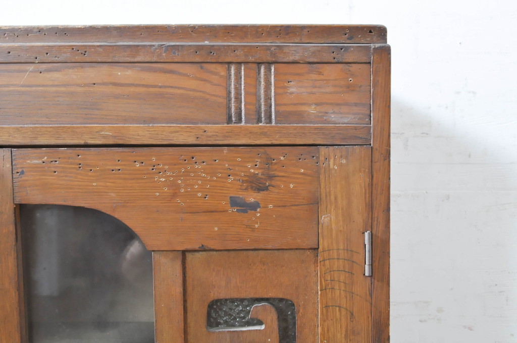 和製アンティーク　使い込まれた風合いが味わい深い栓材の透かし彫り本箱(ブックケース、サイドキャビネット、収納棚、戸棚)(R-071314)