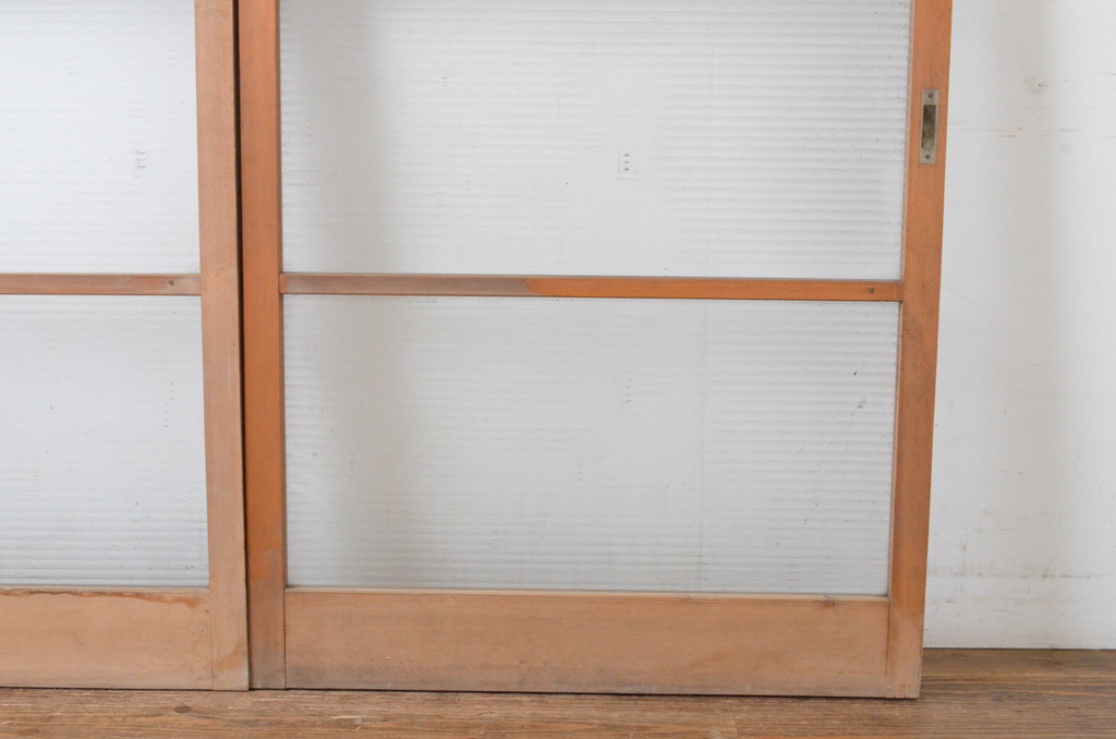 アンティーク建具　昭和レトロな雰囲気のモールガラス入り引き戸2枚セット(ガラス戸)(R-064640)