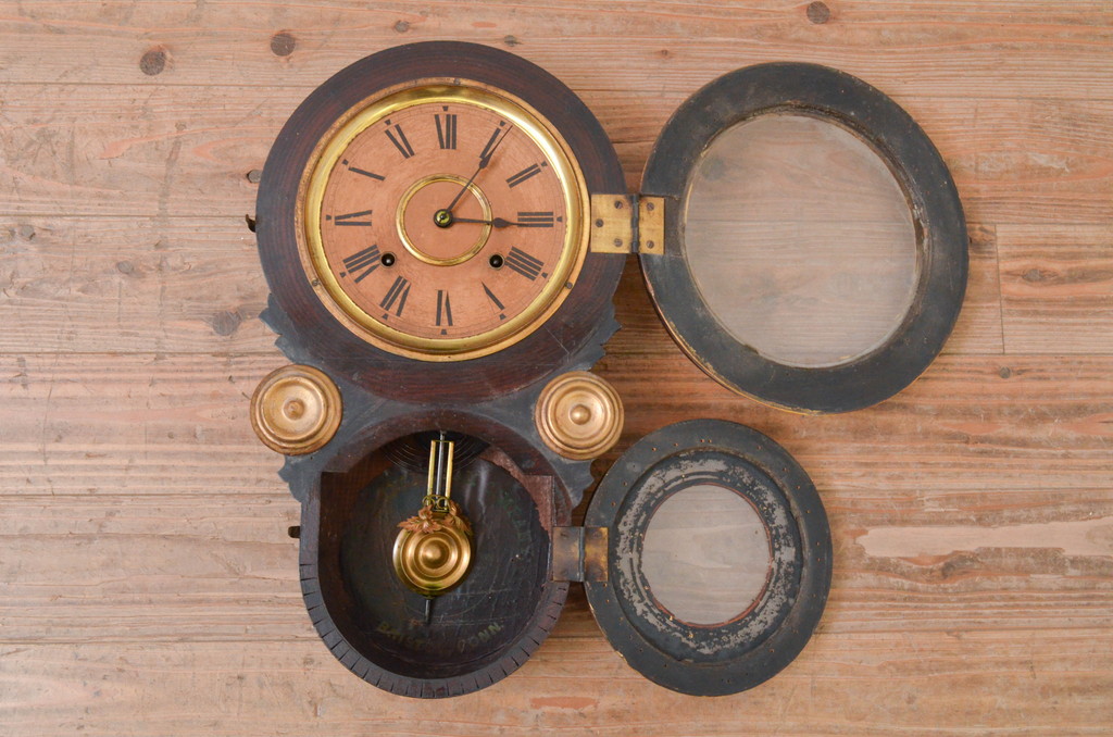 アンティーク時計　アメリカ　E. INGRAHAM&CO(イングラハム)　振り子の意匠が魅力的な四つ丸本だるま時計(本ダルマ時計、掛け時計、柱時計、古時計、振り子時計)(R-072248)