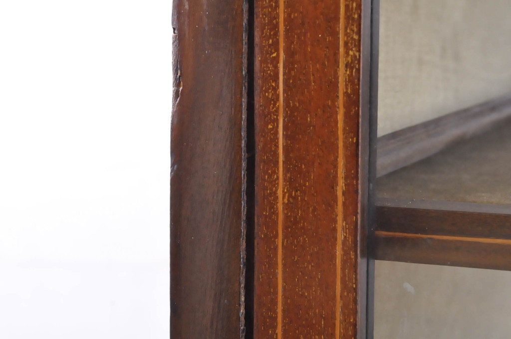 イギリスアンティーク　マホガニー材　象嵌入り　シャープな脚のデザインがお洒落なガラスキャビネット(キュリオケース、ガラスケース、コレクションケース、飾り棚、陳列棚、英国)(R-065903)