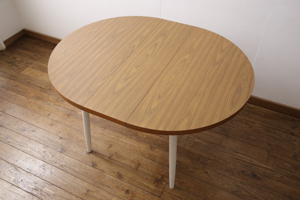 北欧ヴィンテージ　明るいカラーが和やかな空間を演出するエクステンションテーブル(ダイニングテーブル、ラウンドテーブル、食卓、ビンテージ)(R-051050)