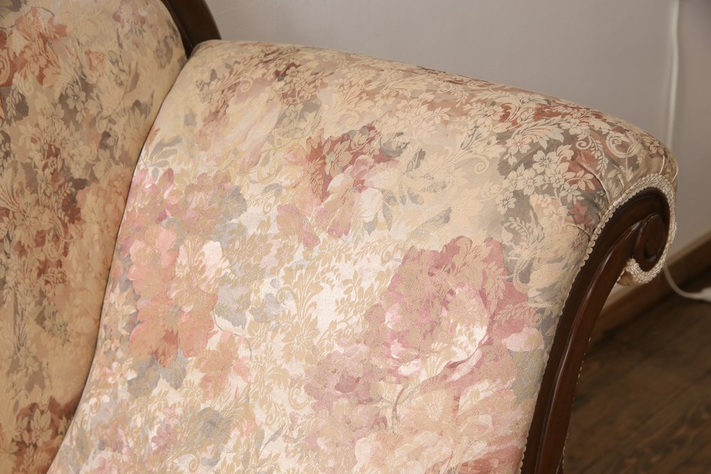 中古　海外輸入家具　エレガントな佇まいが魅力的なシェーズロング(カウチソファ、寝椅子、ベンチ、セティ)(R-054674)
