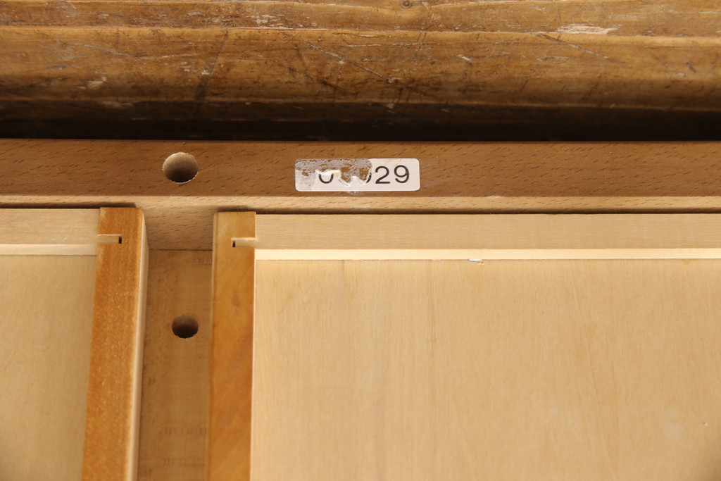 中古　カリモク家具(karimoku)　ネオクラシック　優美なシルエットが気品あるコンソールテーブル(サイドテーブル、飾り台、花台)(R-053347)