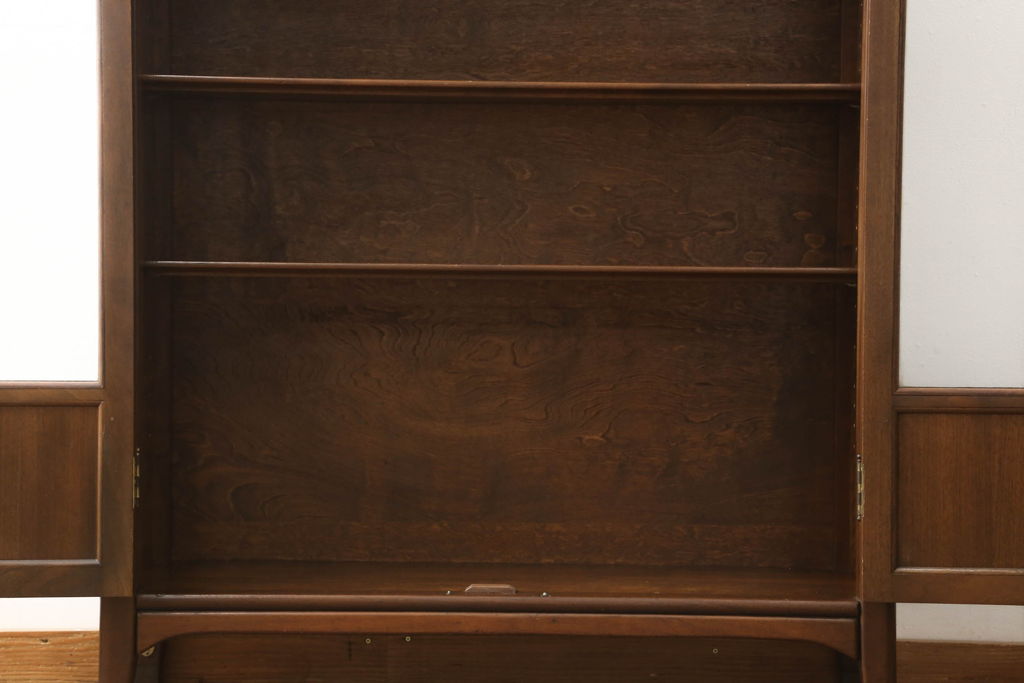 イギリスアンティーク　バーチ材　クラシカルな佇まいが魅力的なブックケース(本箱、本棚、書棚、戸棚、収納棚)(R-053669)