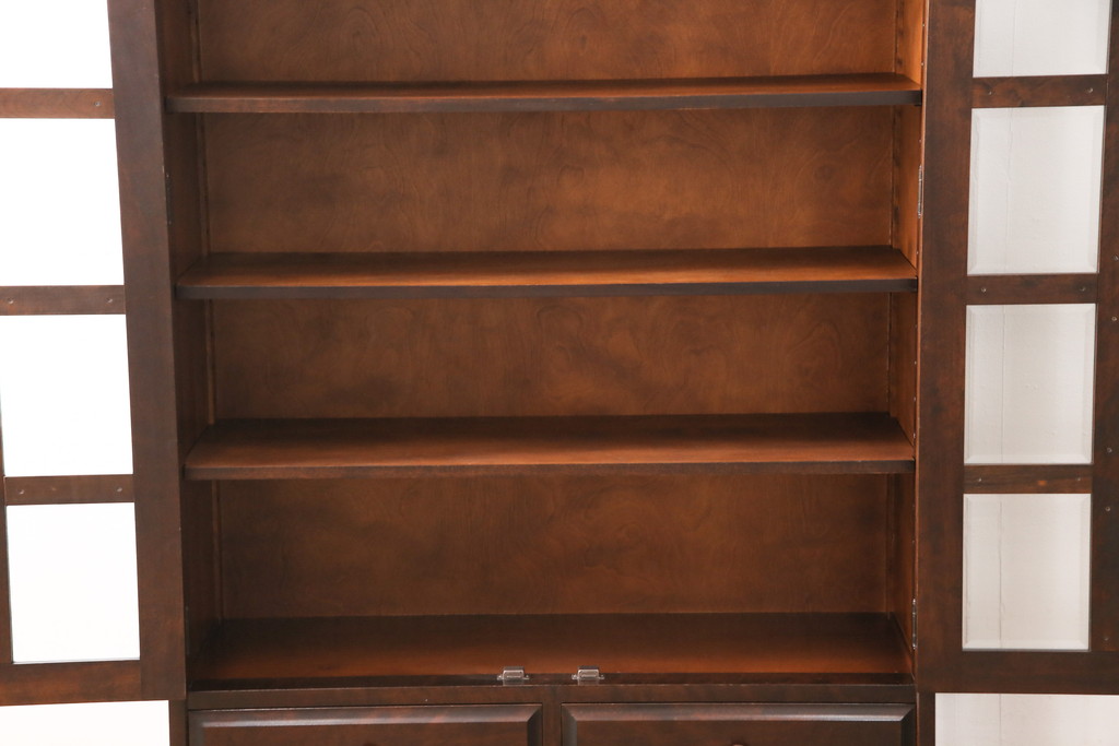 中古　北海道民芸家具　和洋折衷どちらのお部屋にも馴染むブックケース(本箱、収納棚、キャビネット、飾り棚)(R-054783)