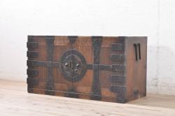 和製アンティーク　ケヤキ材　漆塗り　三重菱の組子がお洒落なアクセントになった置き床(収納棚、ガラス戸棚、ローボード、飾り台、テレビ台)(R-048866)
