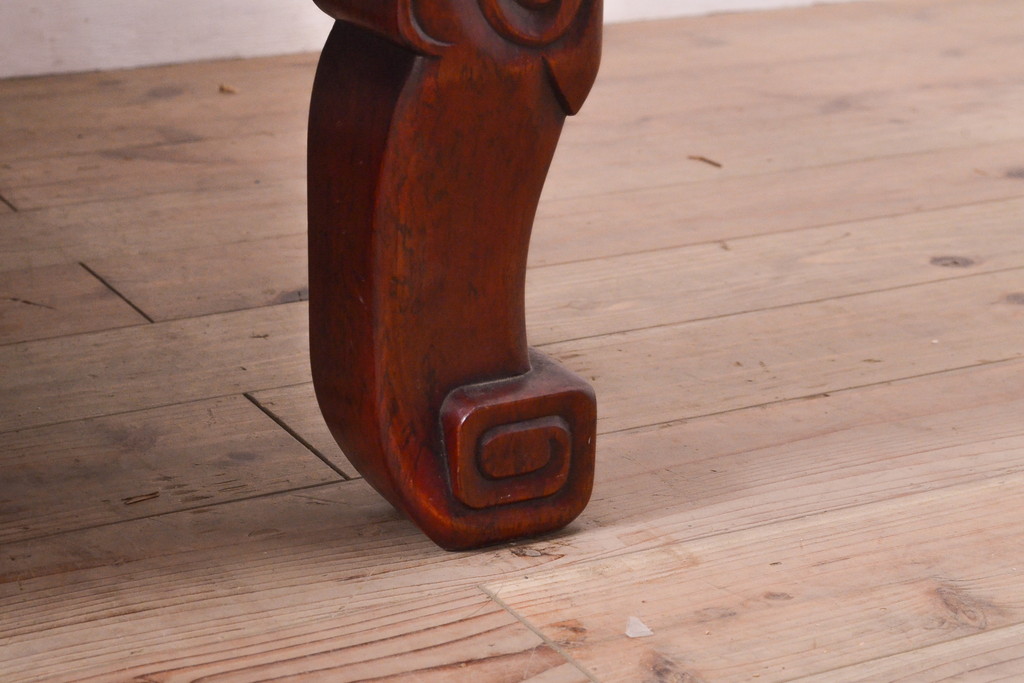 和製ビンテージ　国産指物家具　漆塗り　花梨(カリン)材　脚に施された彫刻が目を引く座卓(ローテーブル、ヴィンテージ)(R-055766)