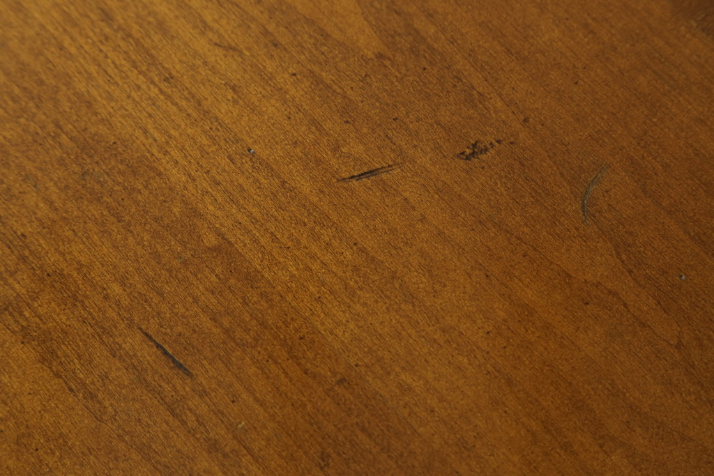 中古　サァラ麻布購入品　アメリカ最高級ブランド　センチュリー(CENTURY)　アンティーク調　マホガニー材　サイドのデザインが魅力的なラウンドダイニングテーブル(丸テーブル、2人掛け、4人掛け)(定価約100万円)(R-068660)