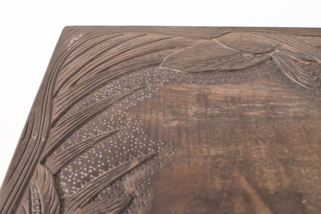 和製ビンテージ　伝統工芸　軽井沢彫り　大胆にあしらわれた菖蒲の彫りが存在感を放つチェスト(和たんす、引き出し、衣装箪笥、整理箪笥、ヴィンテージ)(R-055711)