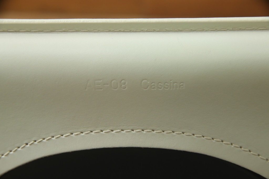 中古　Cassina(カッシーナ)　412　CAB(キャブ)　MARIO BELLINI(マリオベリーニ)　本革(レザー)　シンプルモダンな空間づくりに活躍するアームレスチェア(ダイニングチェア、椅子、イス)(定価約23万7千円)(R-073555)