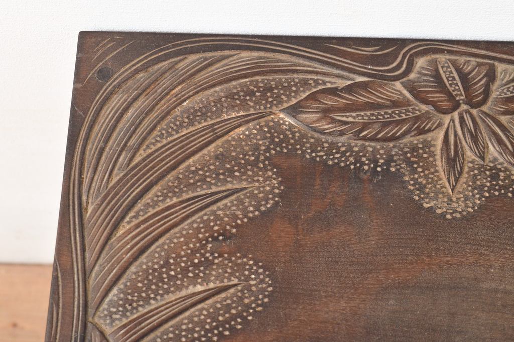 和製ビンテージ　伝統工芸　軽井沢彫り　職人技が光る菖蒲の彫りが美しい小引き出し(チェスト、整理箪笥、卓上収納、ヴィンテージ)(R-055710)