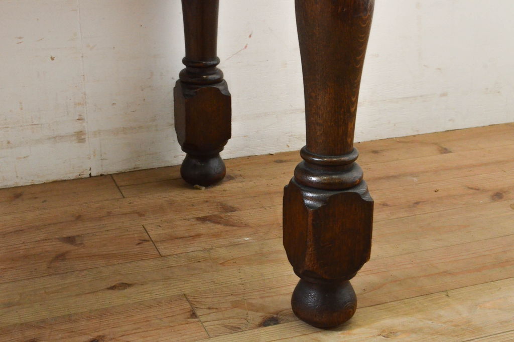 海外アンティーク　オーク材　凝った脚のデザインが上品な雰囲気を醸し出すデスク(作業台、テーブル、ワークデスク、在宅用机、在宅ワーク)(R-060441)