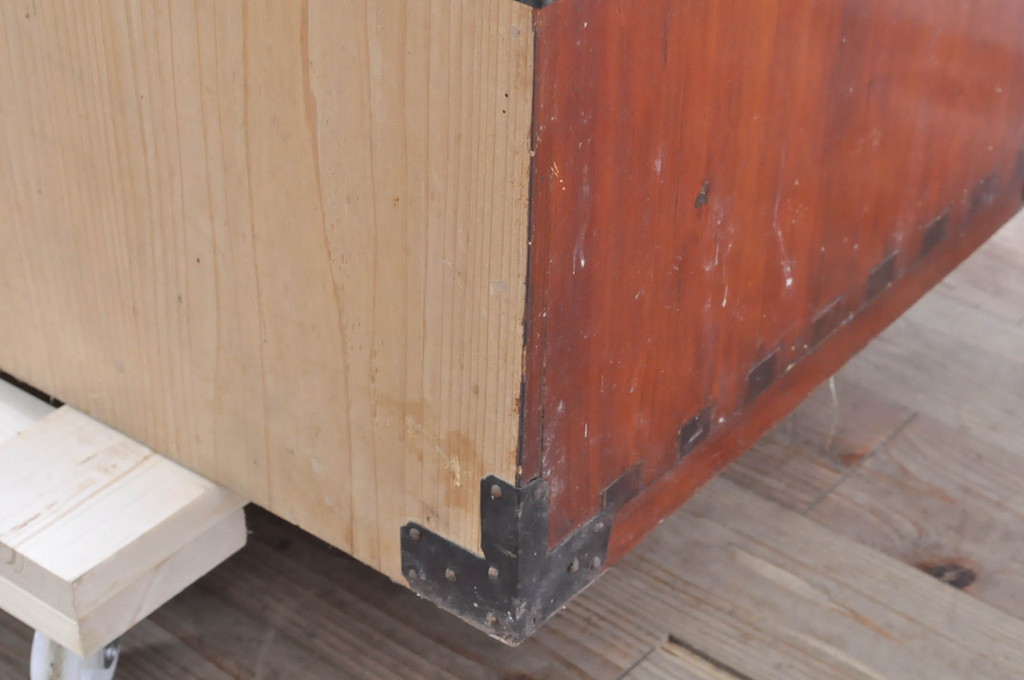 和製アンティーク　総檜(ヒノキ)材　趣溢れる佇まいが目を惹く漆塗りのキレイなローボード(衣装箪笥、収納箪笥、引き出し、テレビ台、テレビボード、)(R-071310)