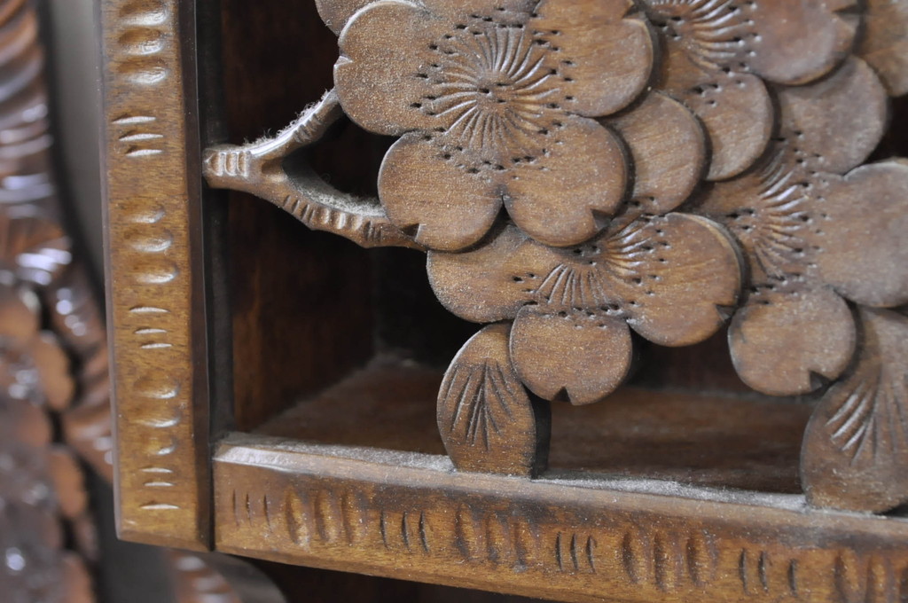 中古　軽井沢彫り　桜の彫りが優美なトレーとレターラックの2点セット(お盆、二段状差し、壁掛け収納)(R-071400)