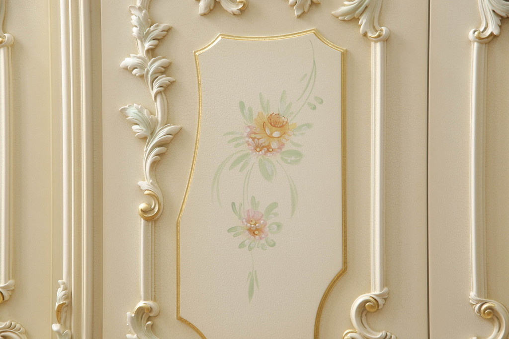 中古　美品　イタリア高級家具　SILIK(シリック)　ロココ調の豪華な装飾が優美なサイドボード(サイドキャビネット、戸棚、収納棚、引き出し)(R-065839)