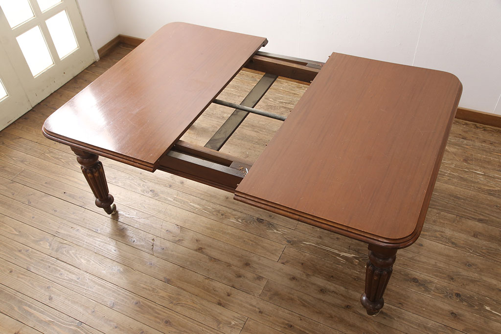 イギリスアンティーク　エレガントな雰囲気漂うキャスター付きダイニングテーブル(2人掛け、4人掛け、食卓)(R-053588)