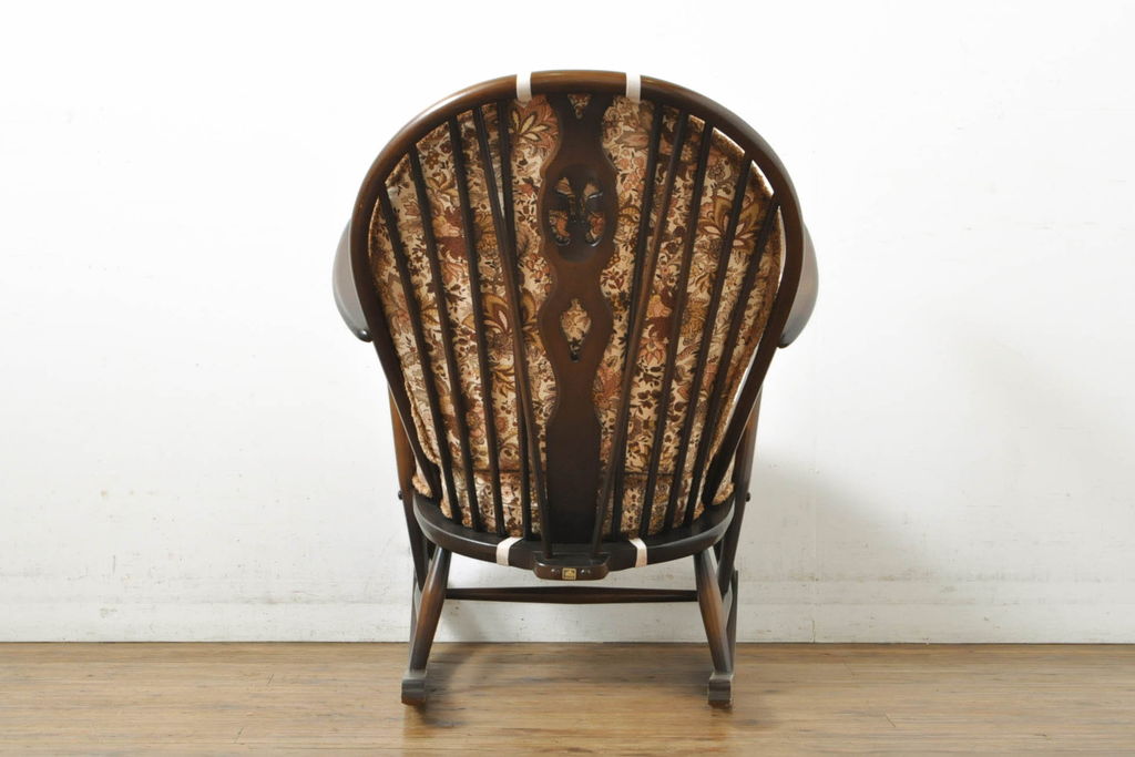 中古　美品　イギリス　ERCOL(アーコール)　落ち着いた色合いのボタニカル柄が印象的なクッション付きロッキングチェア(揺り椅子、イス、アームチェア)(R-060419)