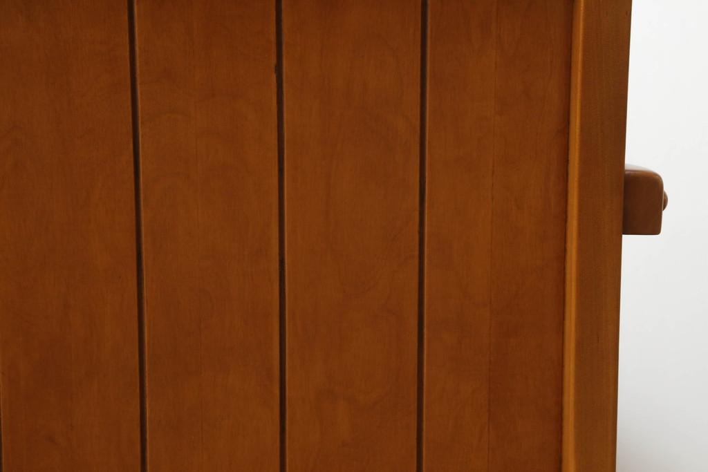 中古　美品　横浜クラシック家具　ダニエル(daniel)　レオナアームチェア (Leona)　A-516　優雅で高級感漂うデザインが魅力の本革一人掛けソファ(1Pソファ、1人掛けソファ、ラウンジチェア、レザーチェア)(R-066804)