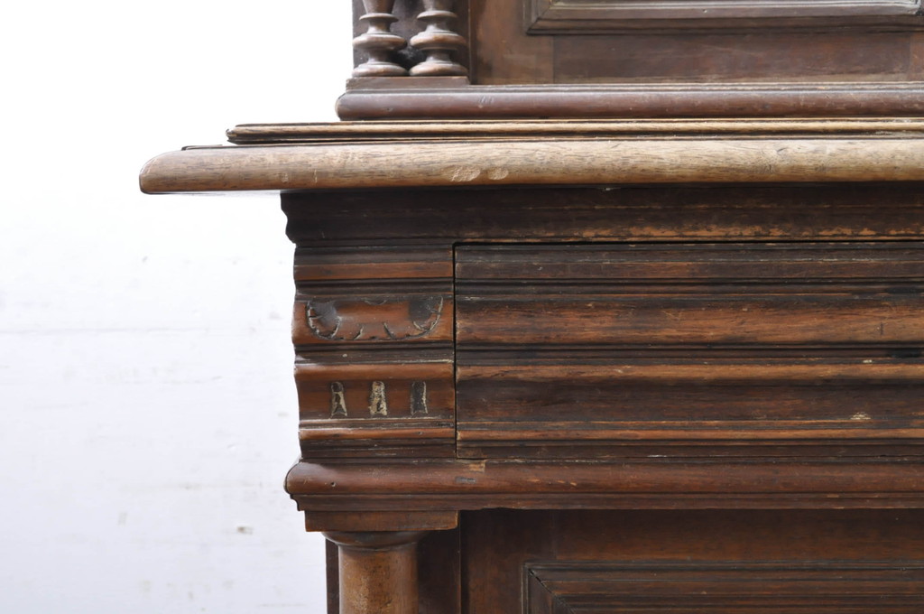 オランダアンティーク　堂々とした佇まいの彫刻キャビネット(食器棚、戸棚、収納棚、カップボード)(R-072029)