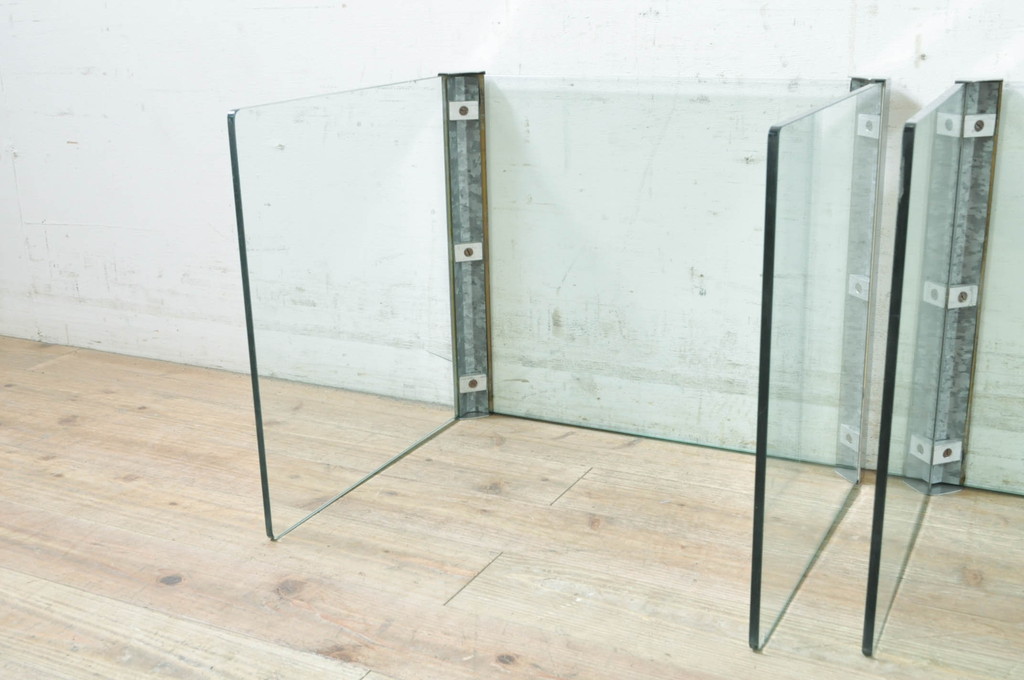 イタリアビンテージ　Gallotti&Radice(ガロッティ&ラディス)　シンプルでモダンなデザインのガラスネストテーブル(サイドテーブル、カフェテーブル、ヴィンテージ)(R-072053)