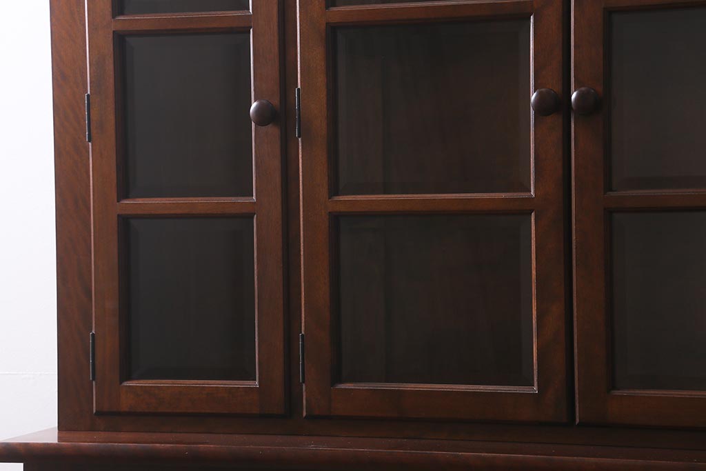 中古　松本民芸家具　クラシカルな雰囲気漂うF型食器棚(カップボード、飾り棚、収納棚、サイドボード、サイドキャビネット)(定価約105万円)