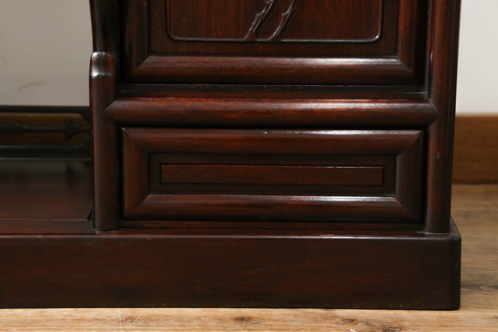 中古　美品　花梨(カリン)　アジアンテイストなお部屋づくりにもオススメの飾り棚(茶棚、戸棚、収納棚)(R-055815)
