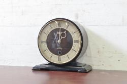 アンティーク雑貨　ハンガリー製　上品なビンテージ置時計(目ざまし時計、枕時計)