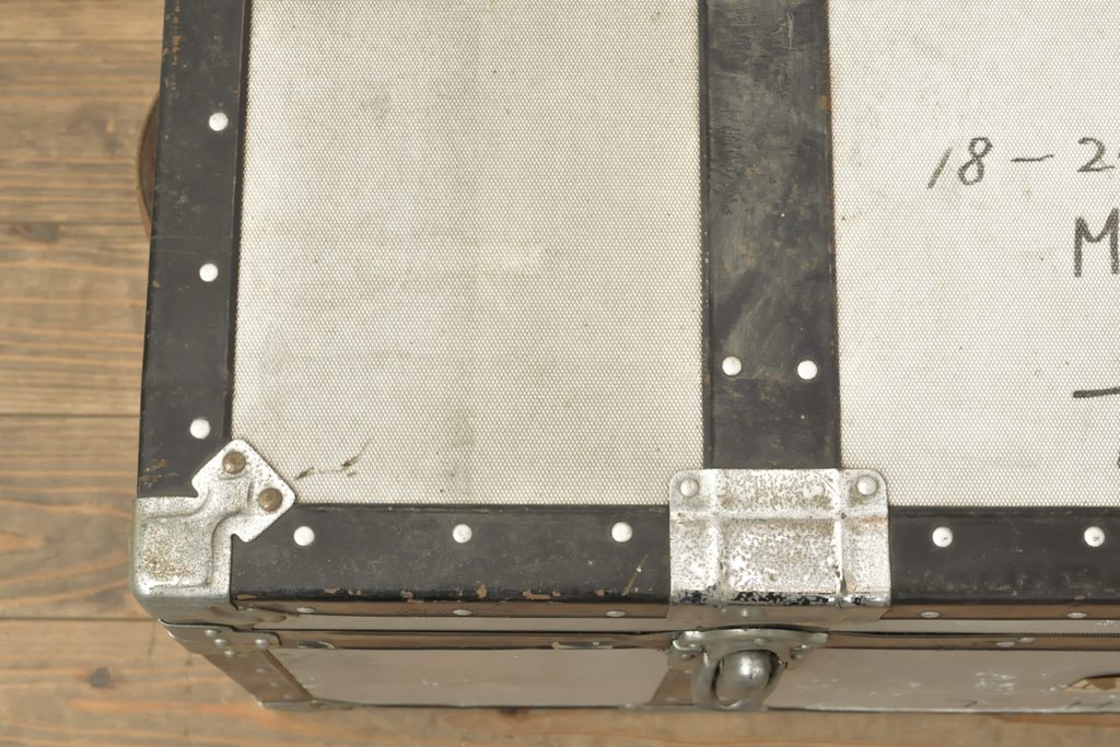 和製ビンテージ　インダストリアルなお部屋づくりにオススメの船トランク(ディスプレイ、収納、ヴィンテージ)(R-056041)